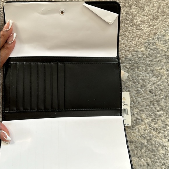 Michael Kors Black Jet Set Charm Large Trifold Wallet - Picture 2 of 4